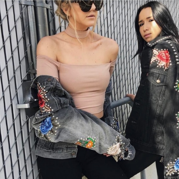 LF ♥️Alot • Chocker Neck Love Sleeve V-neck Knit - Picture 1 of 7